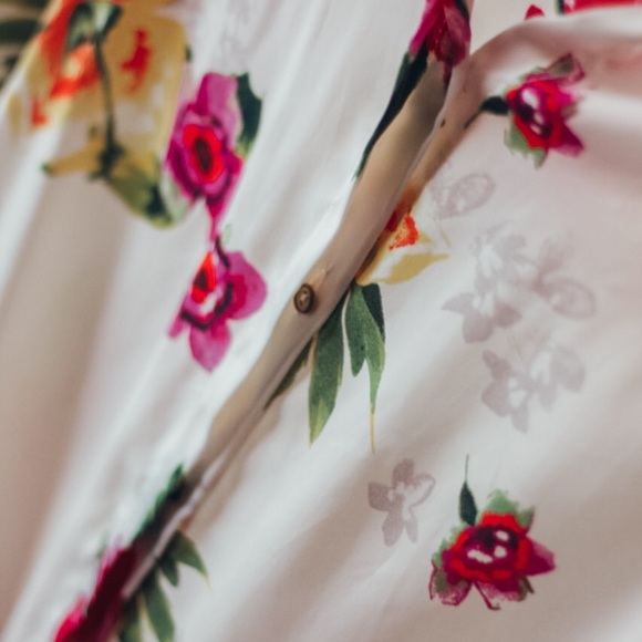 Silky-feeling floral & cream button blouse - Picture 2 of 7